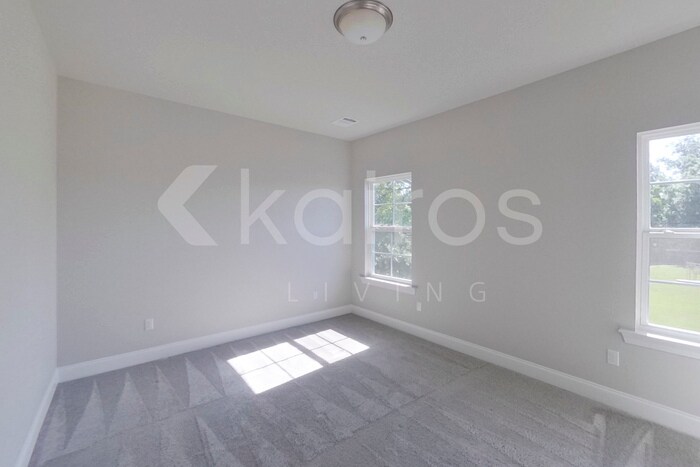 Building Photo - 6405 Roux Dr