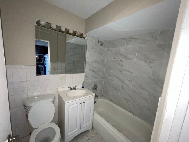 Building Photo - 6341 W Belmont Ave