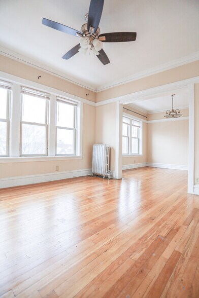Building Photo - 4452 N Damen Ave