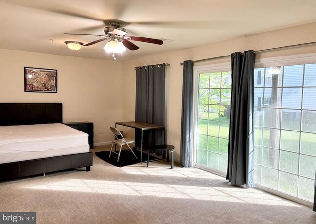 Building Photo - 526 S Twin Lakes Blvd