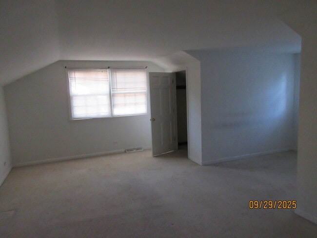 Building Photo - 1055 E Gartner Rd