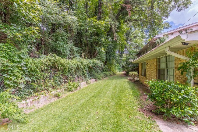 Building Photo - 990 Sexton Dr