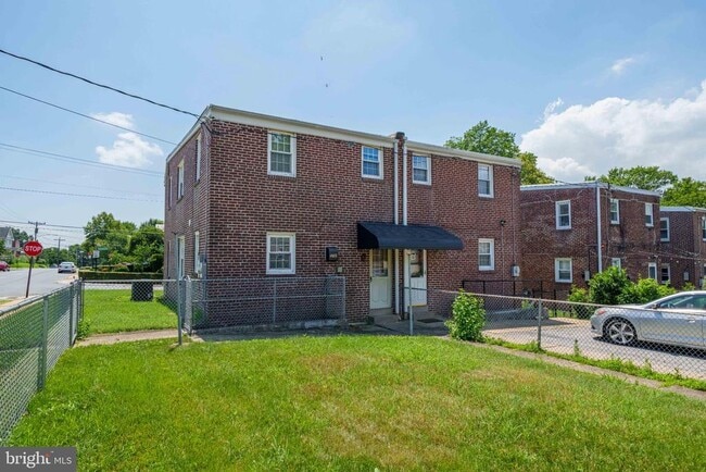 Building Photo - 1701 Sycamore St