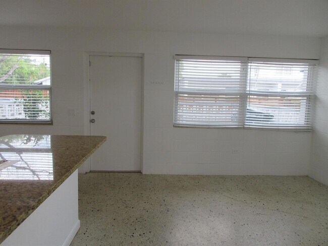 Building Photo - 1238 17th Ave N