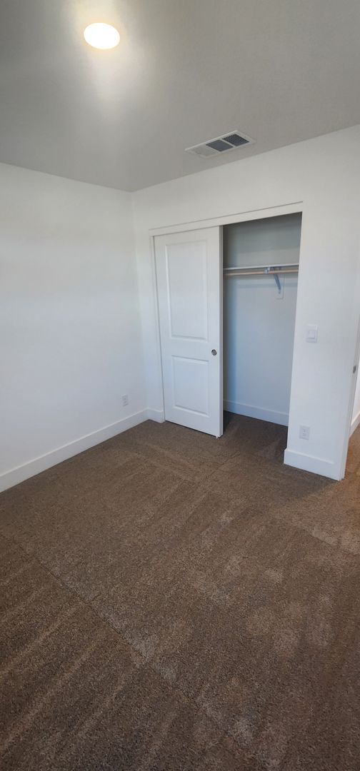Building Photo - Newer home in Sparks!