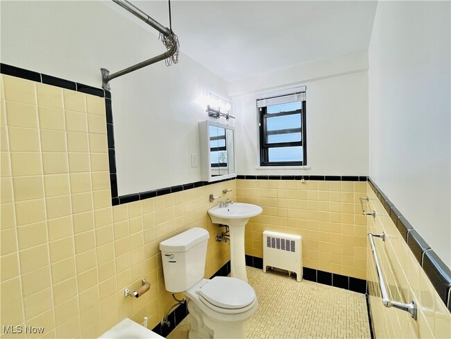 Building Photo - 11720 Edgewater Dr