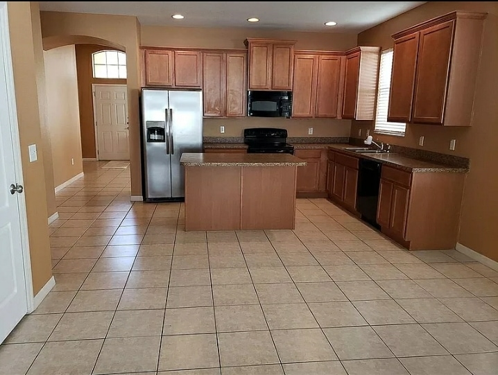 Building Photo - 418 Kings Path Dr