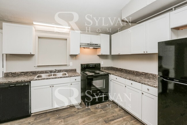 Building Photo - Spacious one-level living