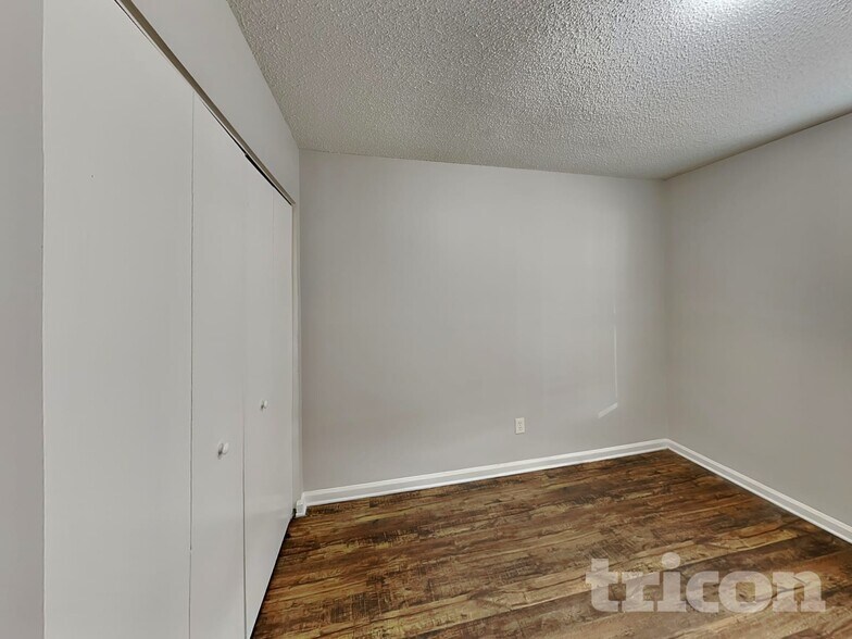 Building Photo - 2916 Vestal Pl