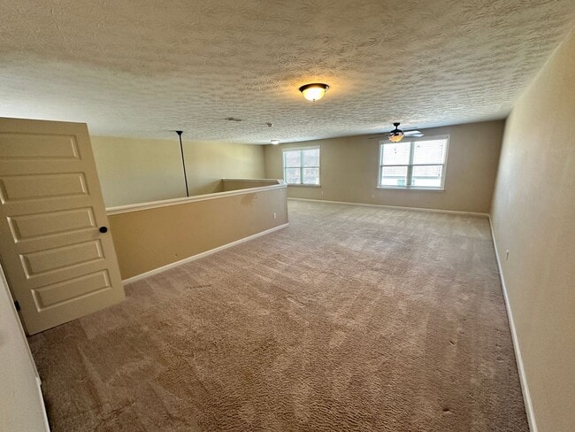 Building Photo - Towne House Living in the Center of the City!