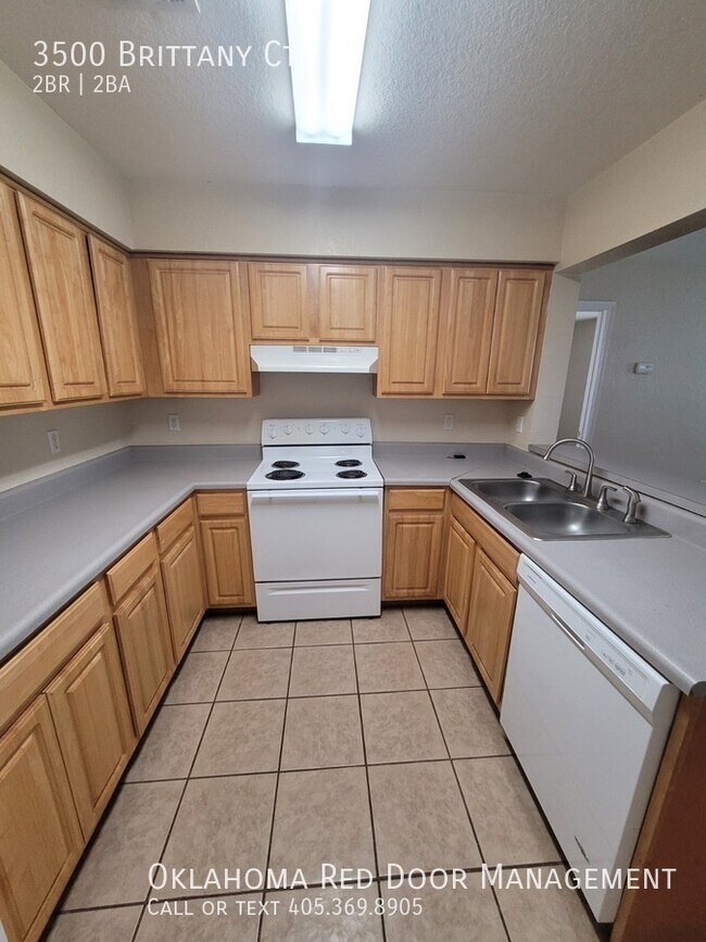 Building Photo - 3500 Brittany Ct