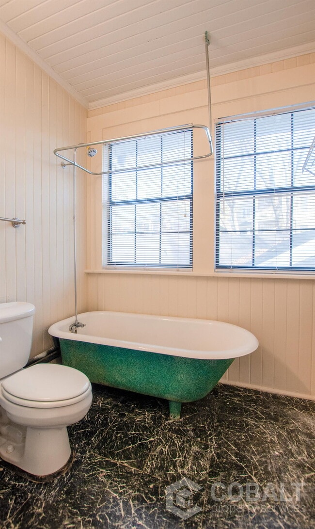 Building Photo - 867 Rosedale Rd NE