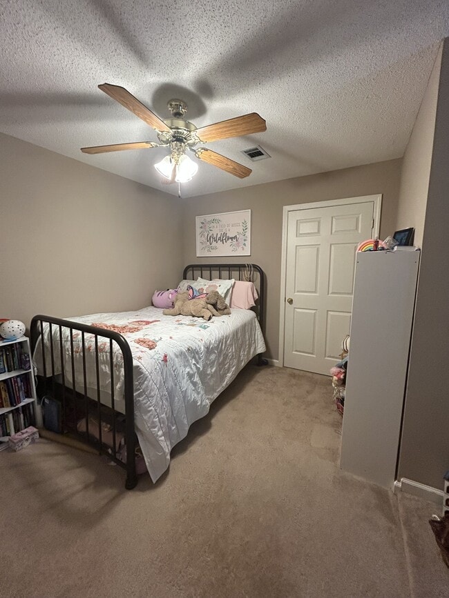 Building Photo - 105 Jamie Cove