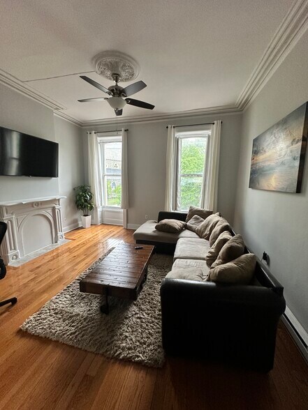 Primary Photo - 57 Ten Broeck St