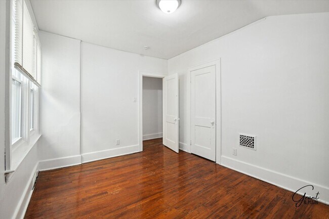 Building Photo - $1200/month bungalow