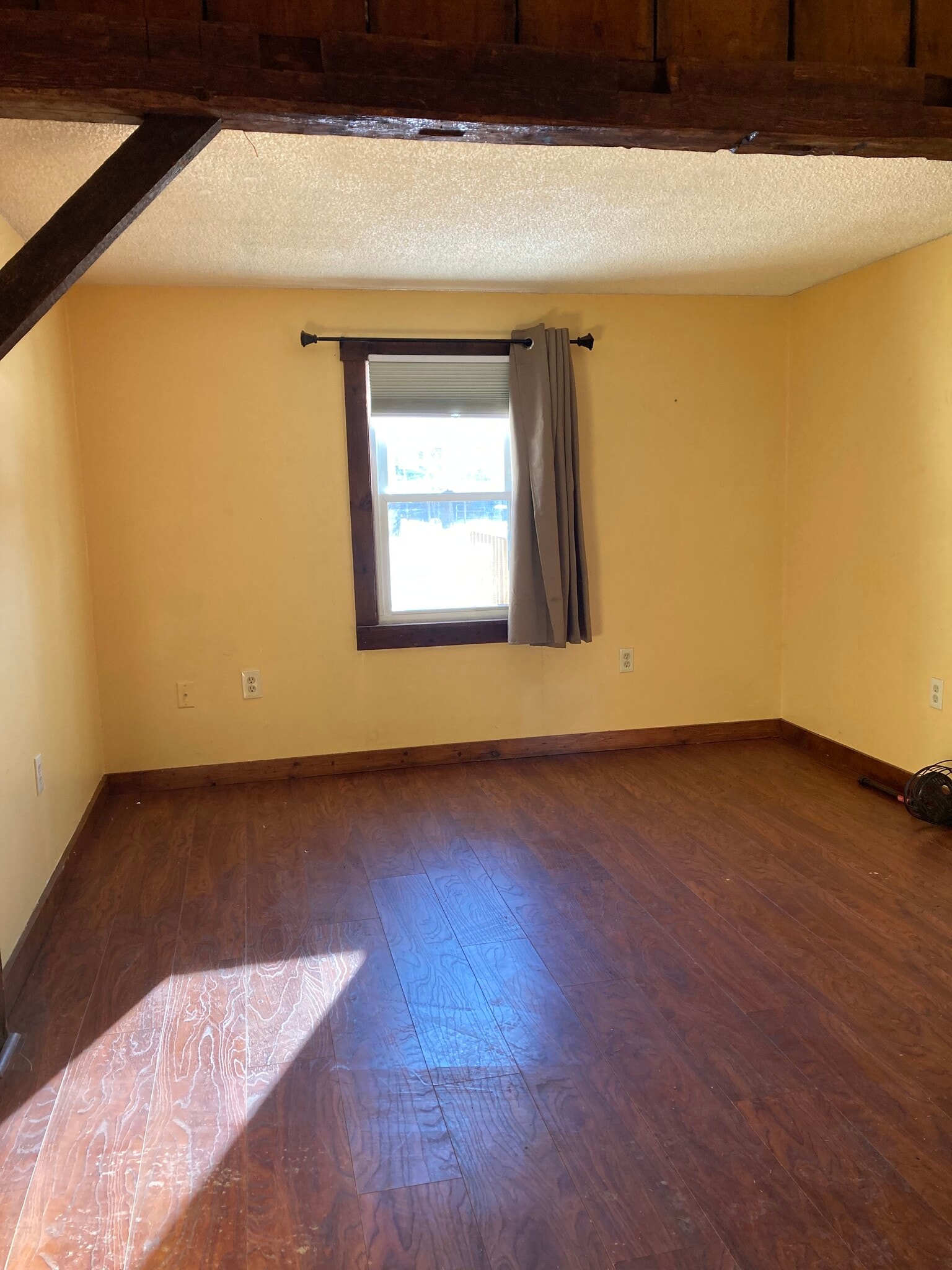 Building Photo - 881 Main St