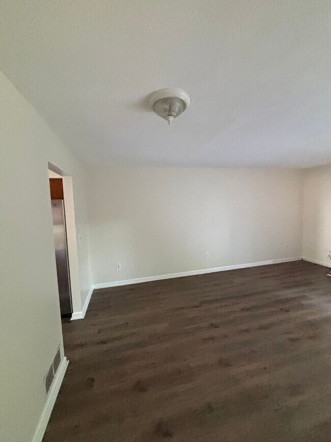 Building Photo - 1011 Windy Oaks Ct