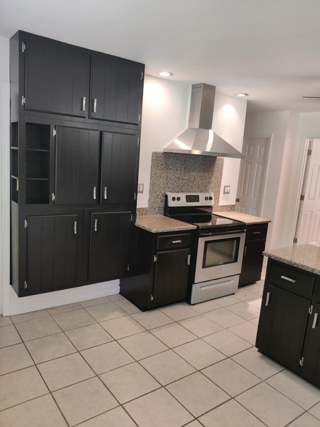 Building Photo - 2020 Allenby Rd