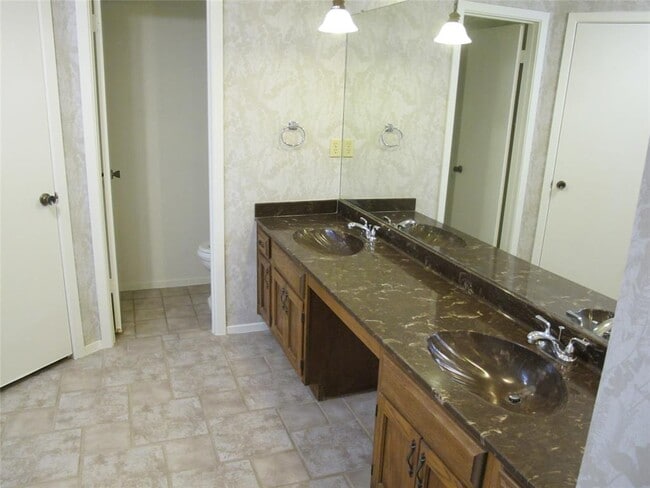 Building Photo - 4206 Harcourt Dr