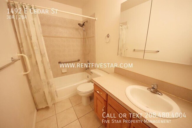 Building Photo - Beautiful Home Available in Central Pocate...