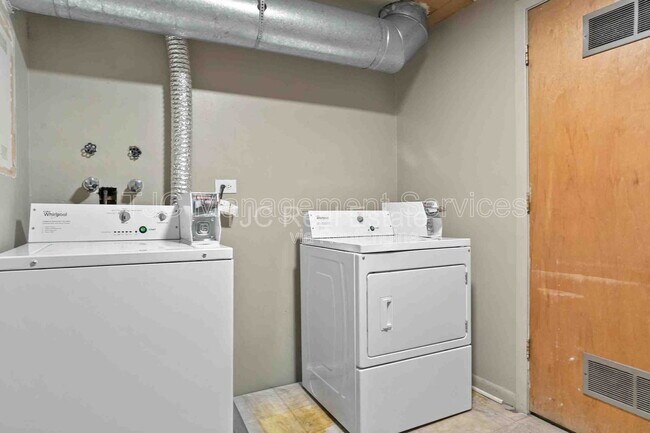Building Photo - 42 N Pearl St