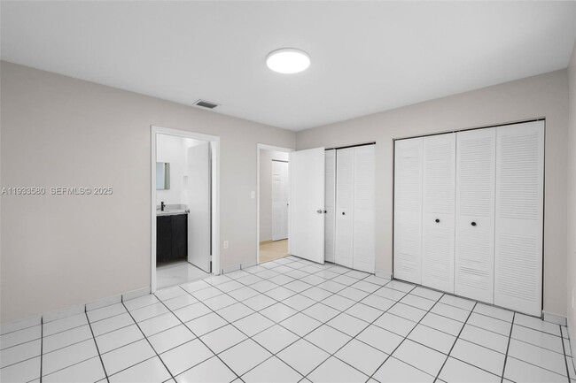 Building Photo - 85 W 24th St