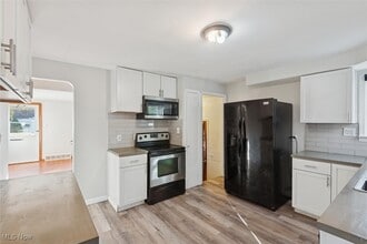 Building Photo - 5732 E 141st St