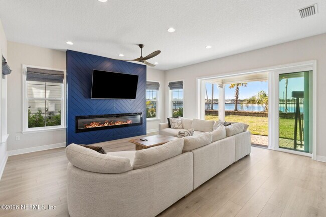 Building Photo - 401 Marquesa Cir