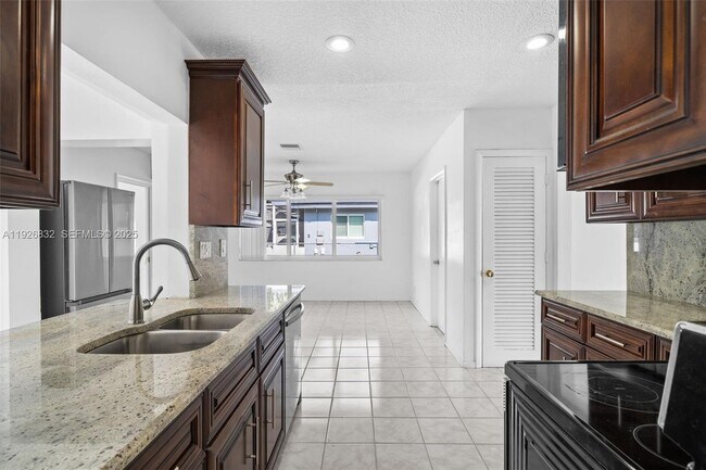 Building Photo - 3925 NW 19th Ave