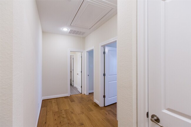 Building Photo - 7402 Kearney Hill Ln