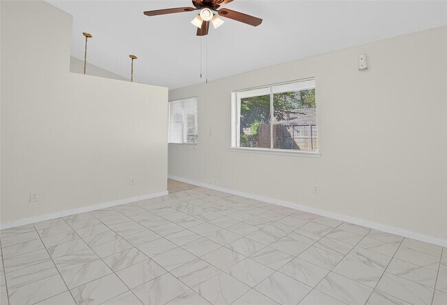 Building Photo - 23223 Naples Dr