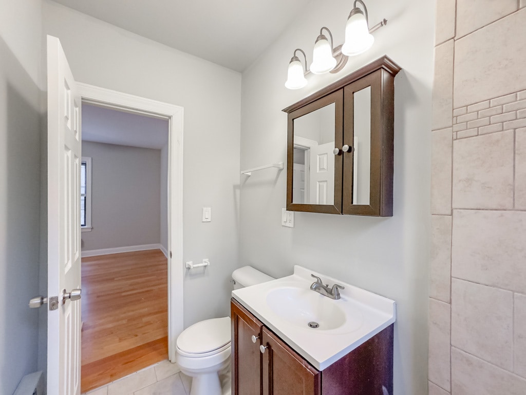 Building Photo - 3733 N Pine Grove Ave