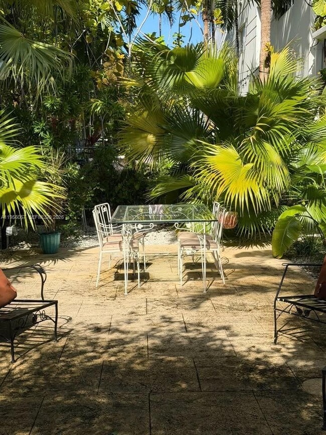 Building Photo - 825 Jefferson Ave