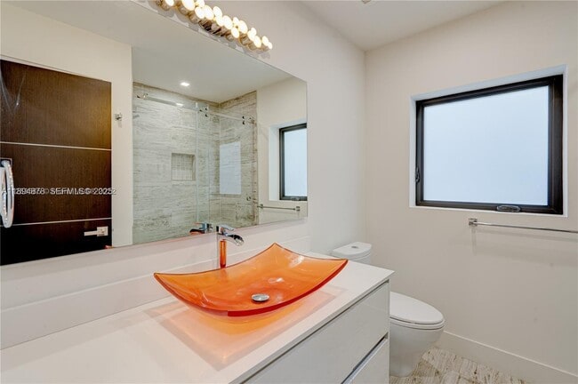 Building Photo - 2305 Magnolia Dr