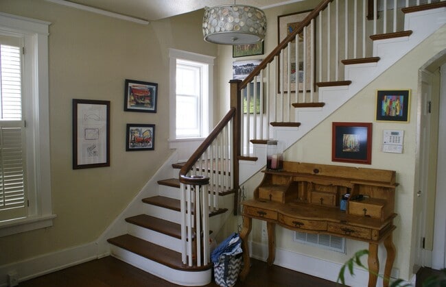 Building Photo - Fantastic Four Bedroom Home in Museum Dist...