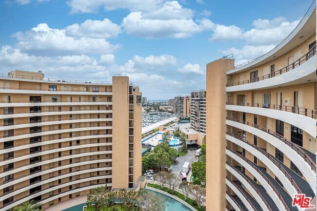 Building Photo - 4335 Marina City Dr