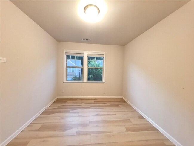 Building Photo - 3328 Hidden Valley Cir