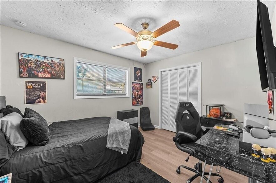 Building Photo - 4041 Woodbridge Ct
