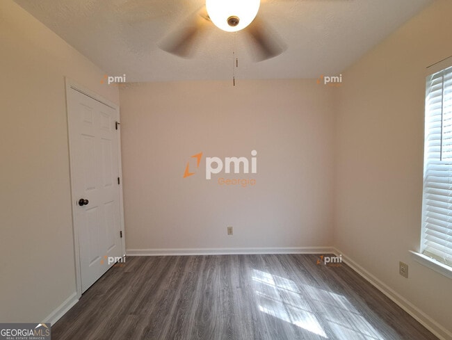 Building Photo - 2055 Pine Cone Dr SW