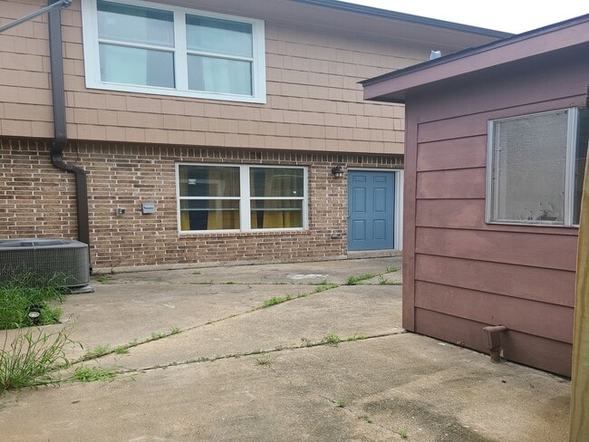 Building Photo - 1053 Willow Oaks Cir