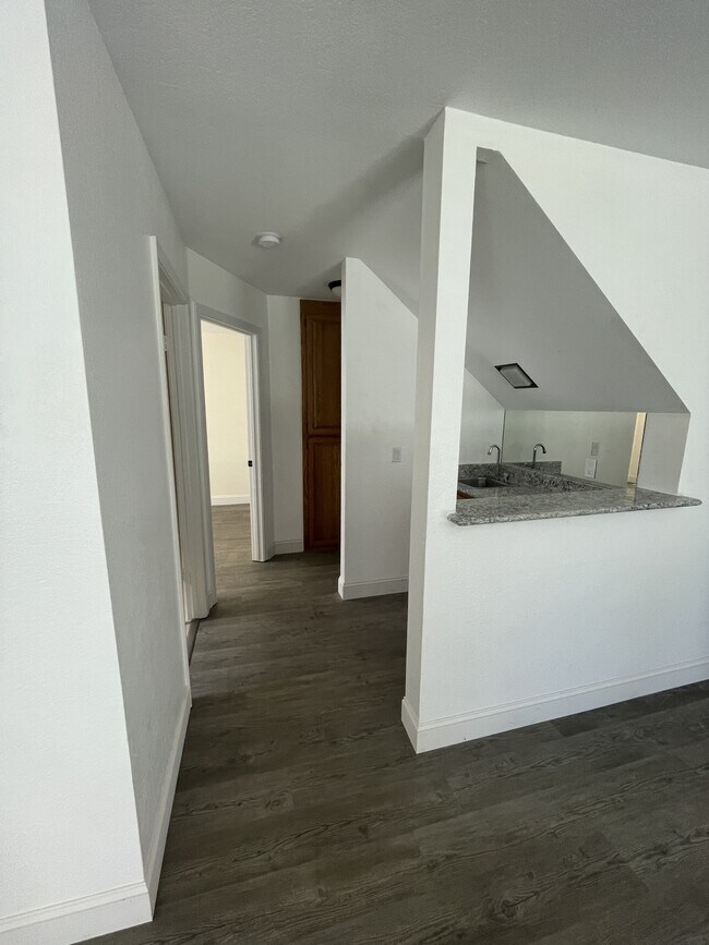 Building Photo - 7216 Roxanne Ln