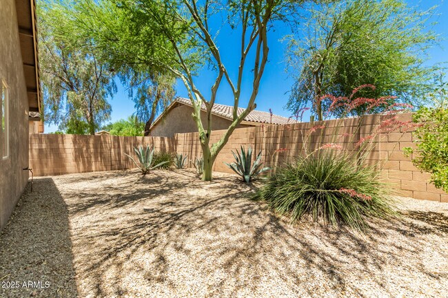 Building Photo - 30445 N Sunray Dr