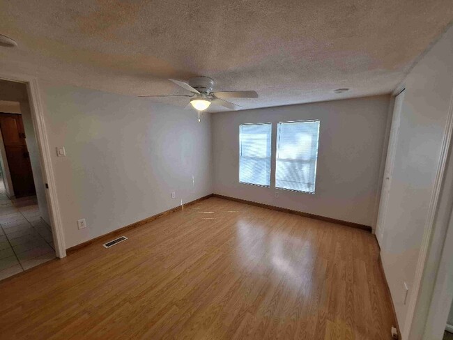 Building Photo - 42 Sunshine Dr