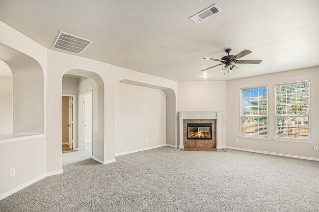 Building Photo - 605 Port Royale Way