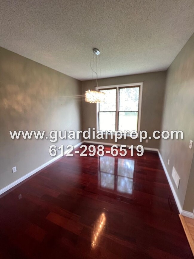 Building Photo - Woodbury House Available July 1, Gleaming Hardwood Floors, Fireplace, Lower Family Room, Fenced Yard