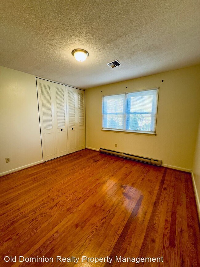 Building Photo - 2 br, 1.5 bath House - 548 Roosevelt Street