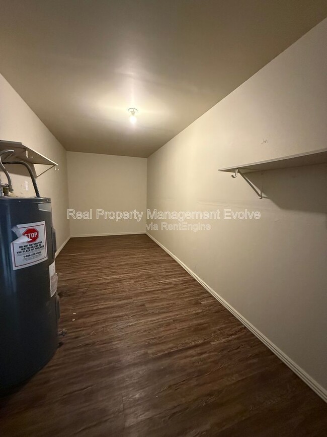 Building Photo - 4717 N 82nd Ave