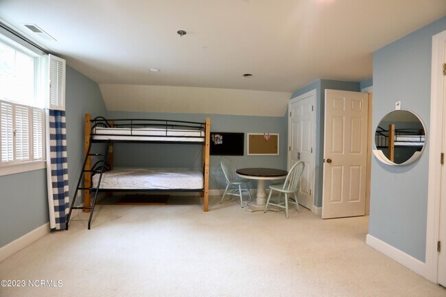 Building Photo - 25 Villagewood Cir