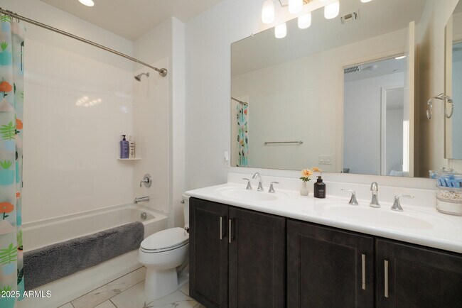 Building Photo - 7349 E Vista Bonita Dr