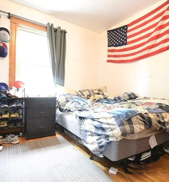 Building Photo - 27 South Crescent Circuit